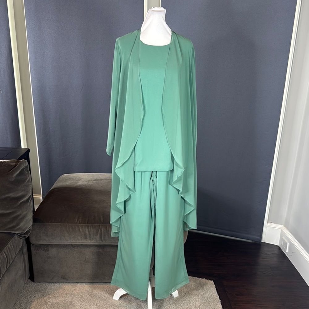 Women’s Green Chiffon 3 Piece Mother of the Bride Formal Pant Suit Size 2